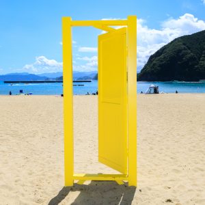 城ノ浜プール＆ビーチの写真「どこでもドアのある砂浜と海」