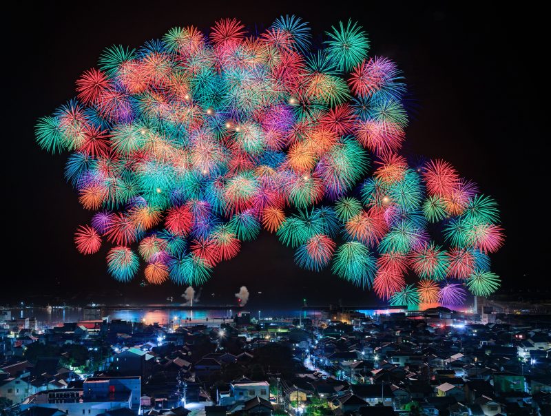 おわせ港まつりの写真「彩色千輪菊（2022年）」