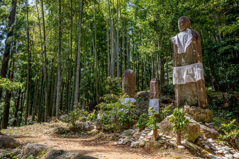 松本峠の写真「松本峠の地蔵岩」