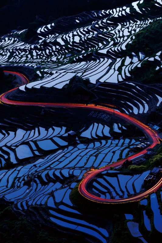丸山千枚田の写真「青のグラデーション」