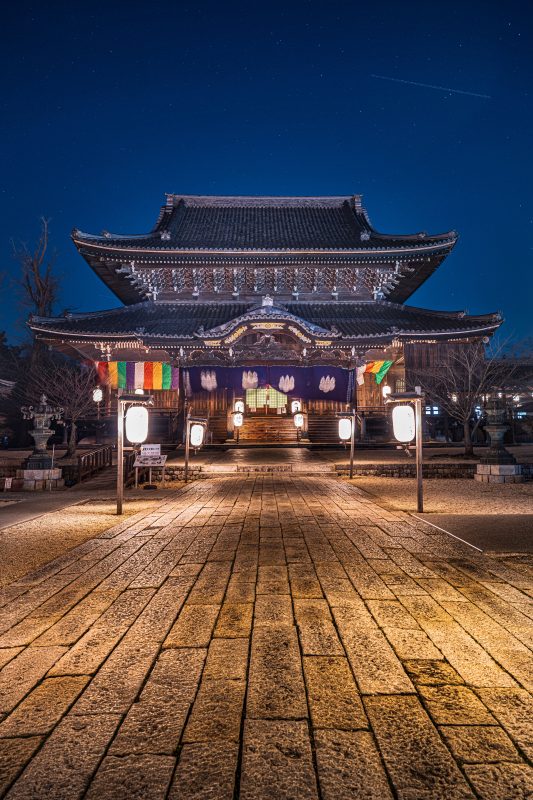 一身田の写真「お七夜ライトアップ・如来堂」