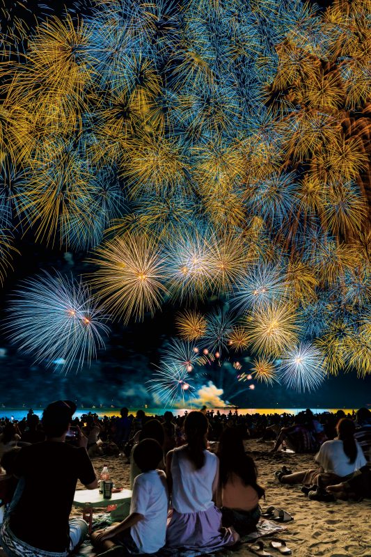 津花火大会の写真「2019年の彩色千輪」