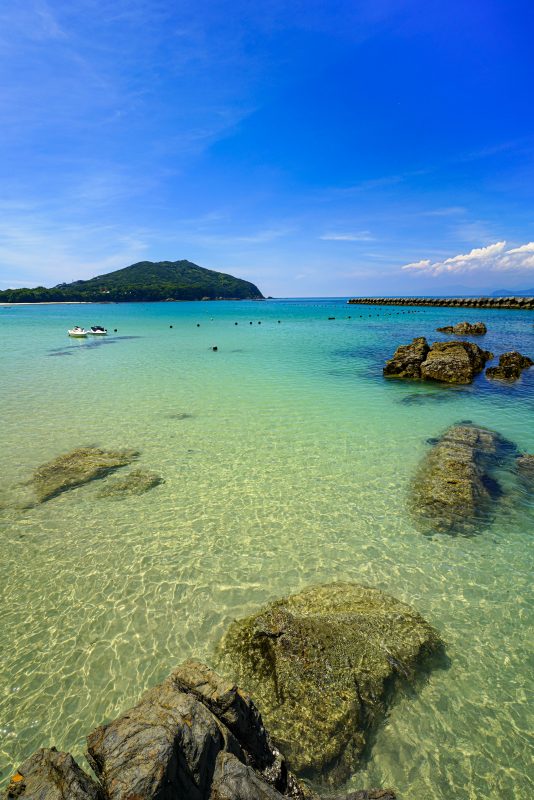 御座白浜海水浴場の写真「実はこれ三重の海なんです」