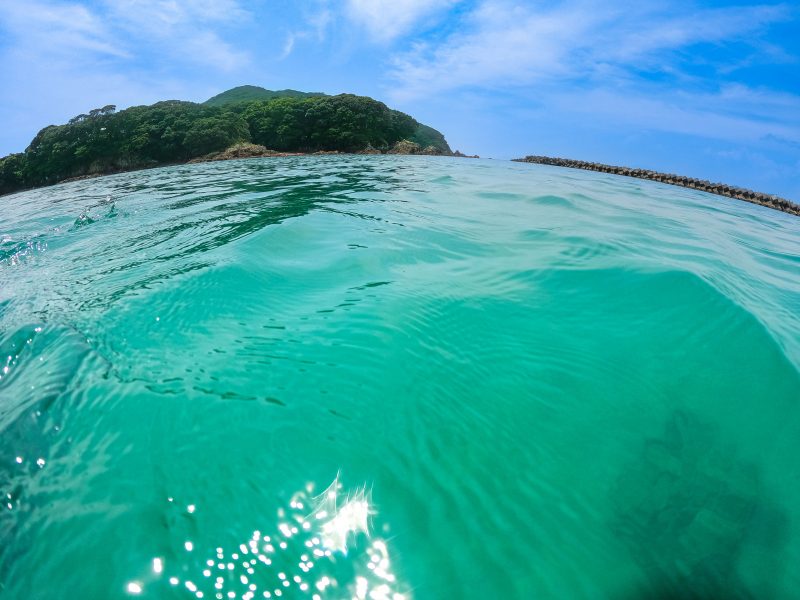 御座白浜海水浴場の写真「エメラルド御座グリーン」